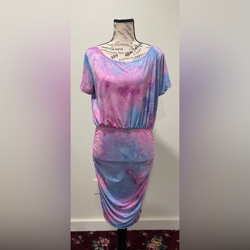 Elegant Tie-Dye Dress in Pink and Blue